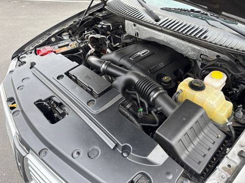 Used 2017 Lincoln Navigator Select image 28