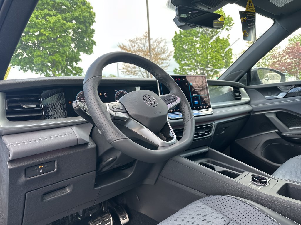 New 2026 Volkswagen Tiguan SE R-Line AWD/4WD image 6