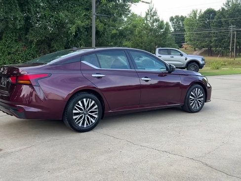 Used 2024 Nissan Altima 2.5 SV image 7