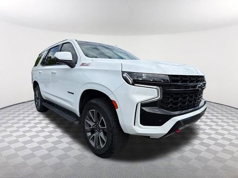 Used 2024 Chevrolet Tahoe Z71 w/ Luxury Package AWD/4WD image 3