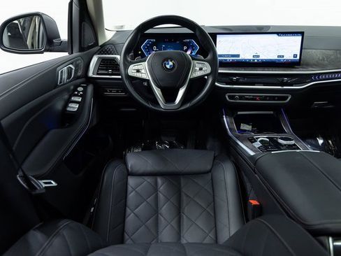 Used 2024 BMW X7 xDrive40i image 3