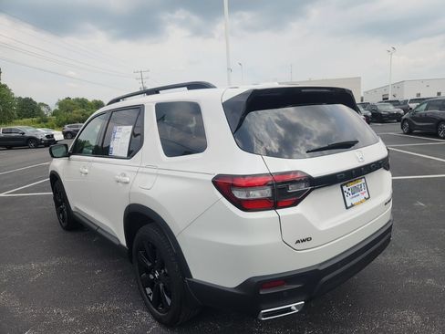 Used 2025 Honda Pilot Black Edition image 4