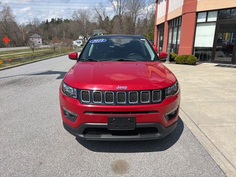 Used 2018 Jeep Compass Latitude w/ Popular Equipment Group AWD/4WD image 2