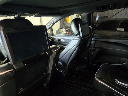 Used 2020 Chrysler Pacifica Limited w/ Advanced Safetytec Group FWD image 19