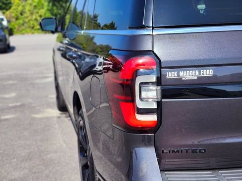 Used 2022 Ford Expedition Limited AWD/4WD image 9