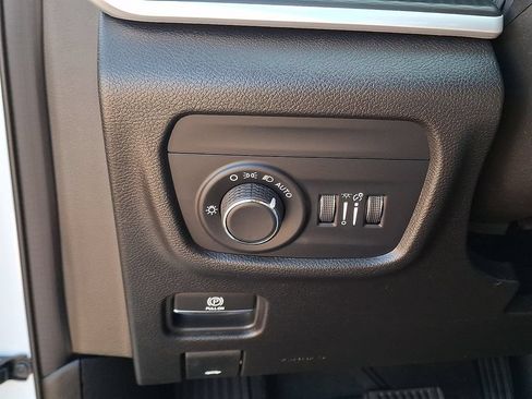 Used 2023 Jeep Grand Cherokee L Laredo AWD/4WD image 26