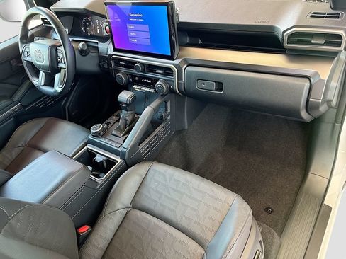 Used 2025 Toyota 4Runner TRD Off-Road Premium AWD/4WD image 17
