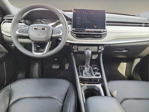 Used 2025 Jeep Compass Limited image 10