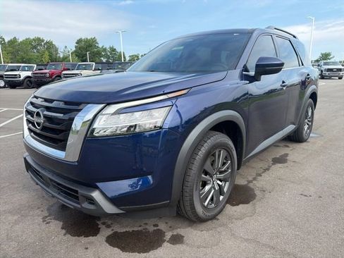 Used 2022 Nissan Pathfinder SV FWD image 2
