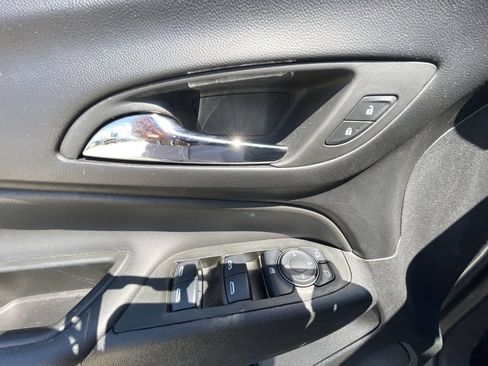 Used 2024 Chevrolet Equinox LT FWD image 23