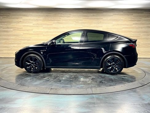 Used 2025 Tesla Model Y Long Range AWD/4WD image 28