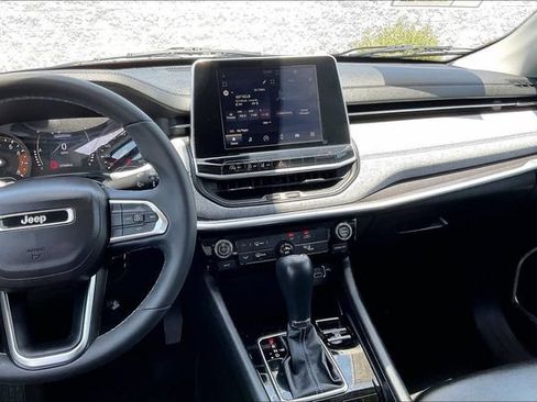 Used 2022 Jeep Compass Latitude FWD image 5
