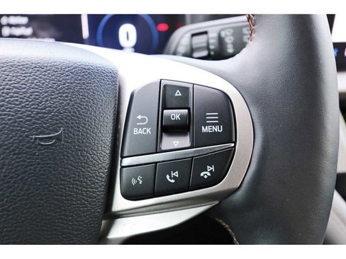 Used 2025 Ford Explorer Active w/ Active Comfort Package image 17