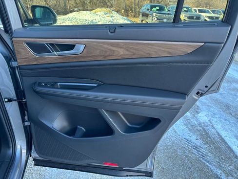 New 2026 Volkswagen Atlas SE image 18