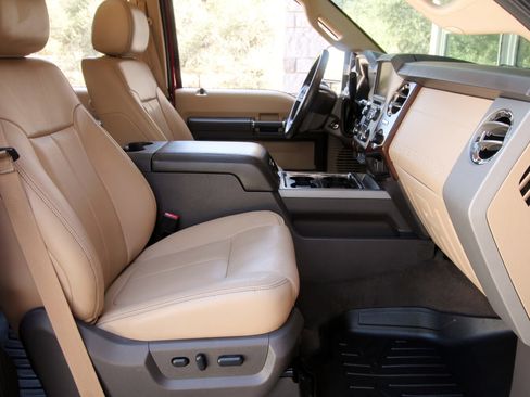 Used 2016 Ford F250 Lariat w/ Lariat Ultimate Package image 43