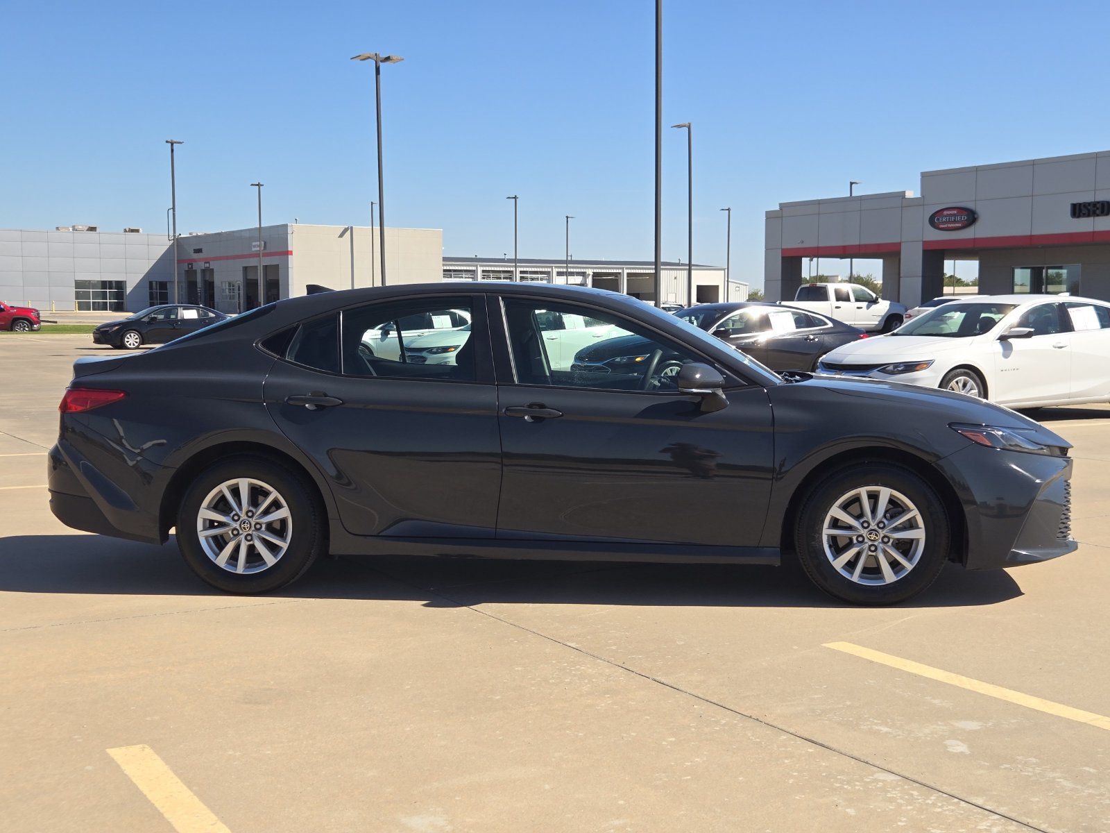 Used 2025 Toyota Camry LE FWD image 7
