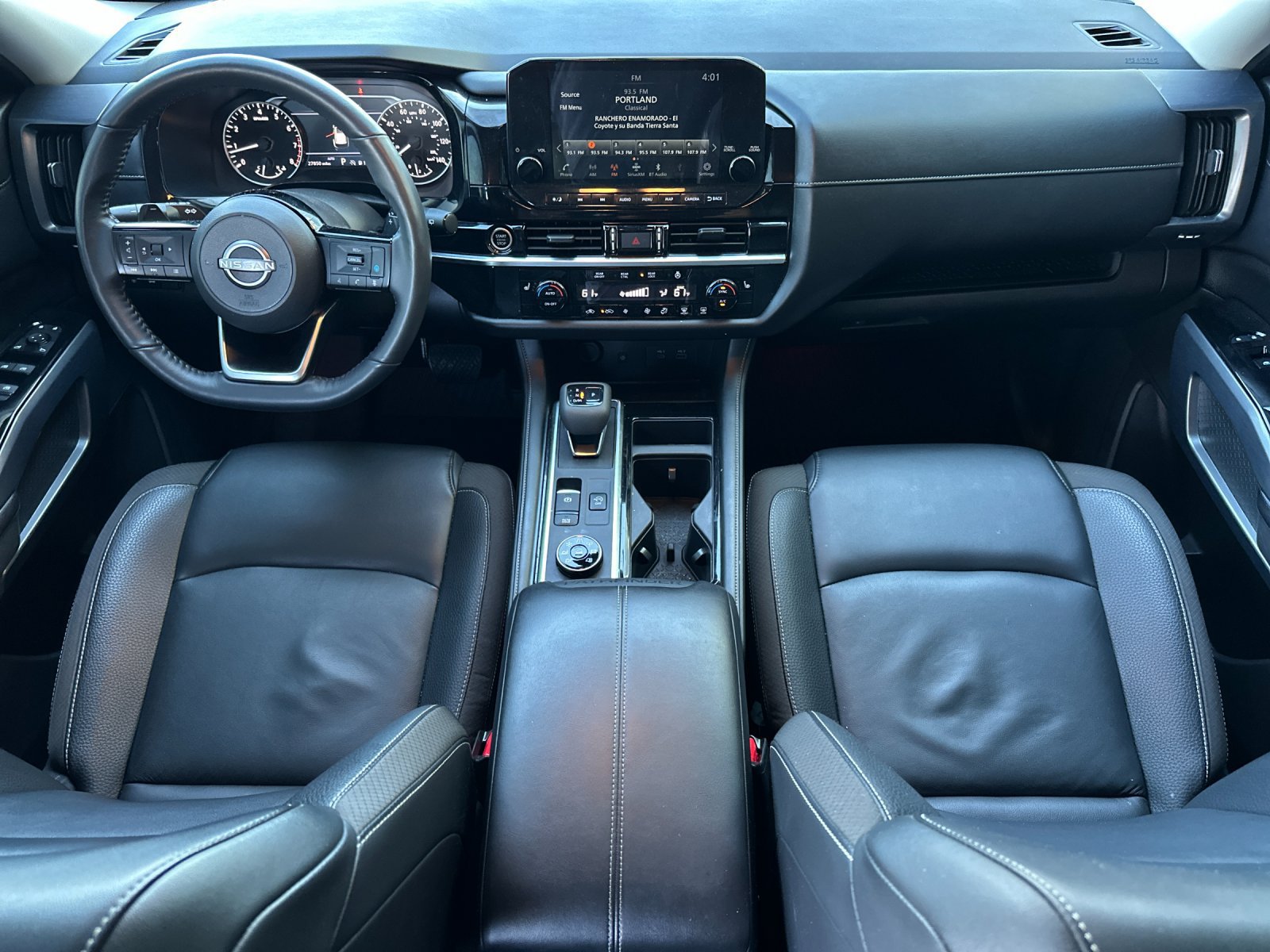 Used 2024 Nissan Pathfinder SL AWD/4WD image 12