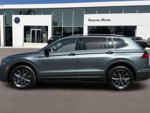 Used 2023 Volkswagen Tiguan SE w/ Panoramic Sunroof Package FWD image 7