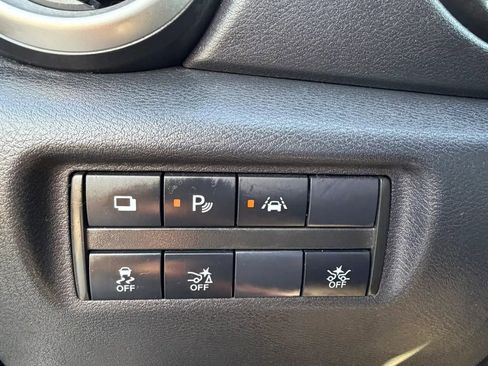 Used 2020 Nissan Versa S image 22