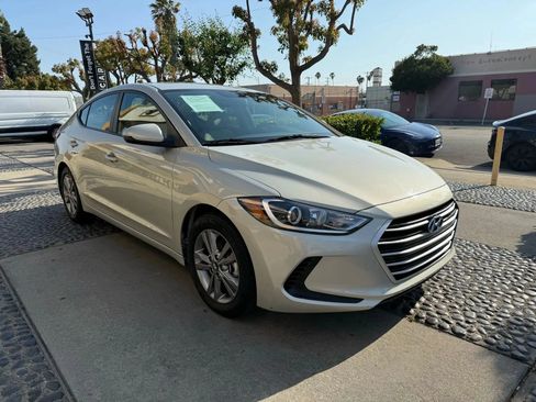 Used 2018 Hyundai Elantra SEL FWD image 3