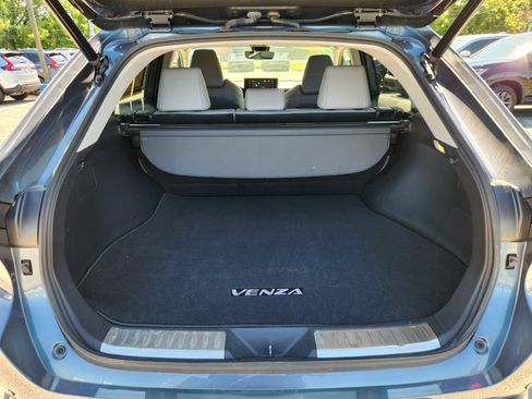 Used 2022 Toyota Venza XLE AWD/4WD image 18