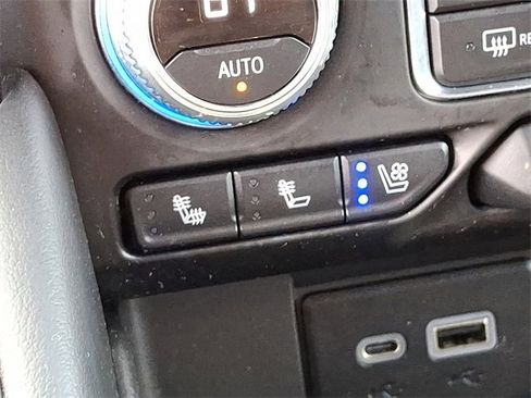 Used 2023 GMC Yukon XL SLT image 25