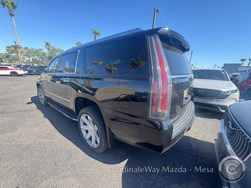 Used 2019 Cadillac Escalade ESV Luxury AWD/4WD image 5