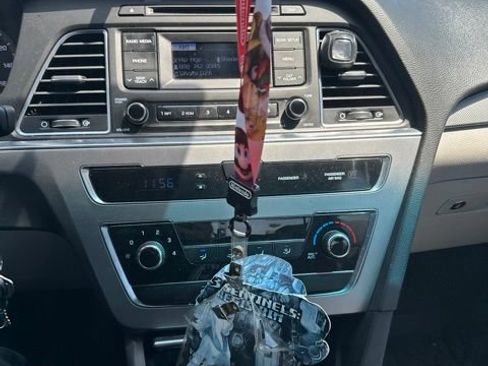 Used 2015 Hyundai Sonata SE FWD image 13