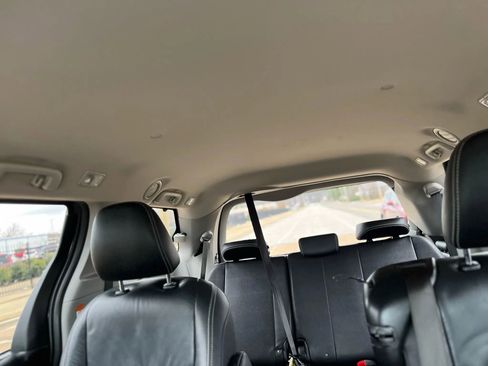 Used 2017 Toyota Sienna SE image 41