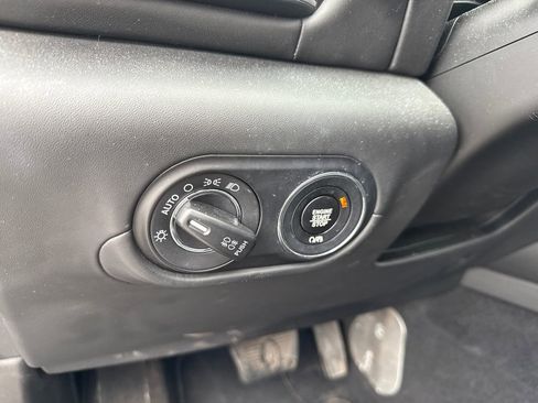 Used 2019 Maserati Levante GranLusso AWD/4WD image 17