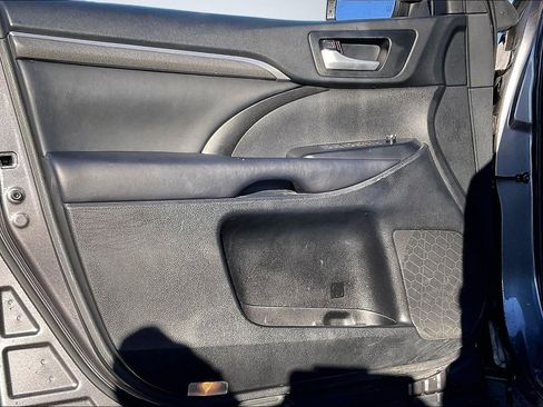 Used 2019 Toyota Highlander AWD V6 image 15