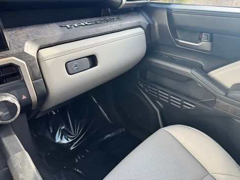 Certified 2025 Toyota Tacoma Limited AWD/4WD image 25