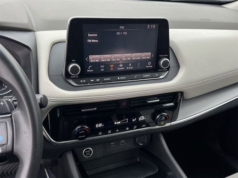 Certified 2021 Nissan Rogue SV image 15