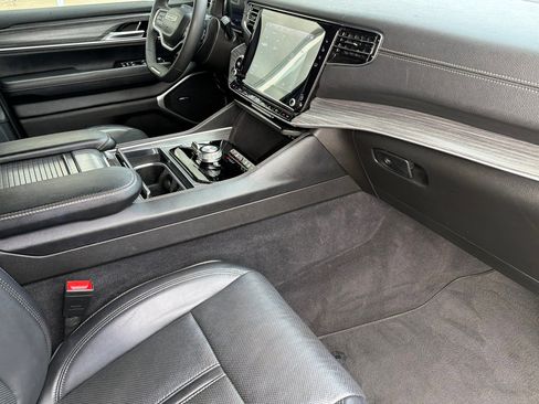 Used 2024 Jeep Wagoneer Series II w/ Flexible Seating Group image 16