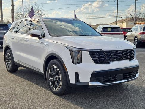 Used 2025 Kia Sorento S w/ Panoramic Sunroof Package image 3
