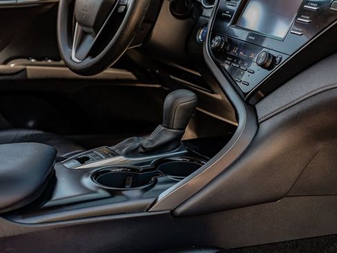 Used 2020 Toyota Camry LE image 25