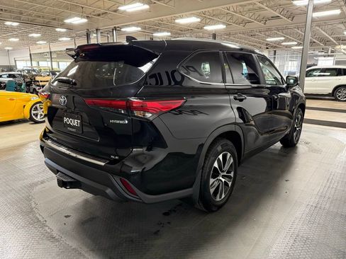 Used 2023 Toyota Highlander XLE image 4