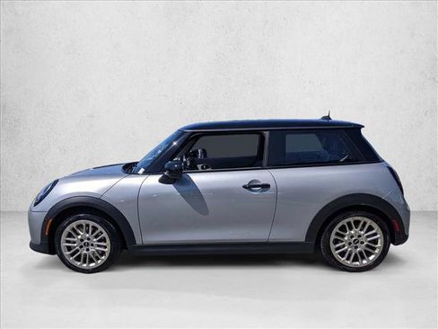 Used 2025 MINI Cooper 2-Door Hardtop image 9