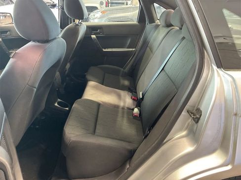 Used 2011 Ford Focus SE FWD image 4