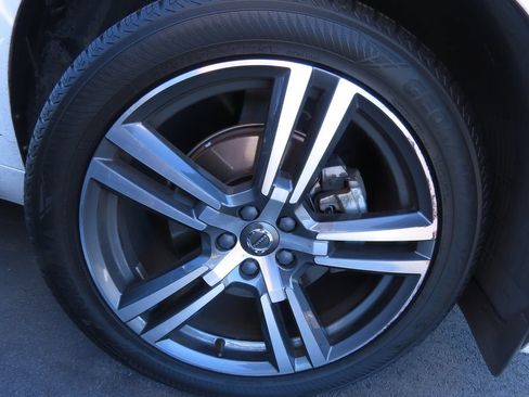 Used 2021 Volvo XC60 T5 Momentum w/ Protection Package Premier FWD image 18