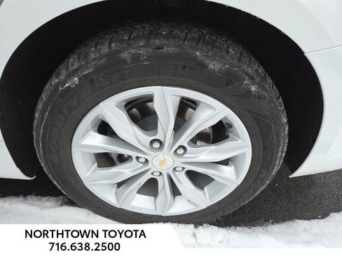 Used 2023 Chevrolet Malibu LT image 9