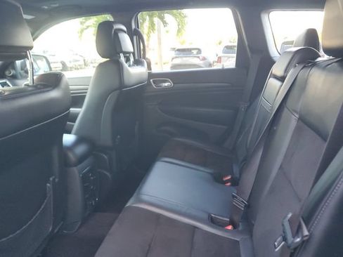 Used 2019 Jeep Grand Cherokee Altitude RWD image 8