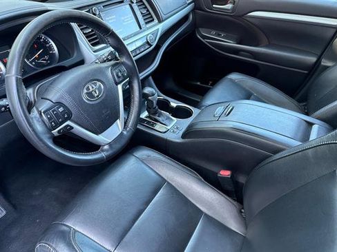 Used 2017 Toyota Highlander XLE AWD/4WD image 9