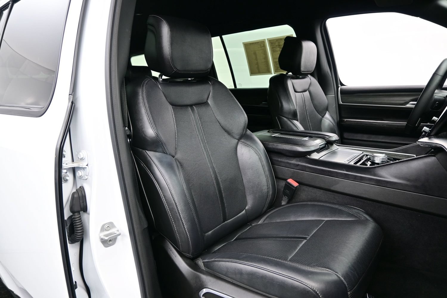 Used 2023 Jeep Wagoneer Series II AWD/4WD image 17