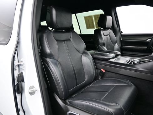 Used 2023 Jeep Wagoneer Series II AWD/4WD image 17