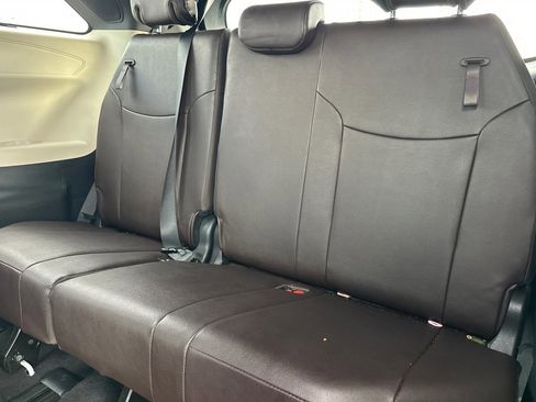 Certified 2023 Toyota Sienna Platinum image 16