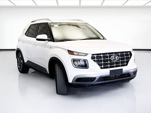 Used 2022 Hyundai Venue SEL image 3