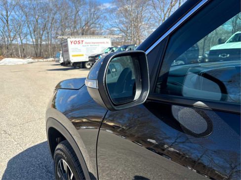 Used 2025 Chevrolet Traverse LT w/ Sun and Wheel Package image 26