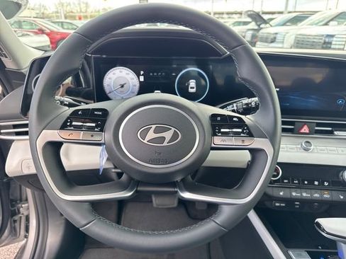 New 2026 Hyundai Elantra Limited image 17