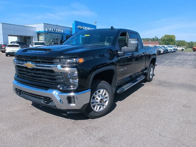 Used 2025 Chevrolet Silverado 2500 LT w/ Convenience Package AWD/4WD image 3
